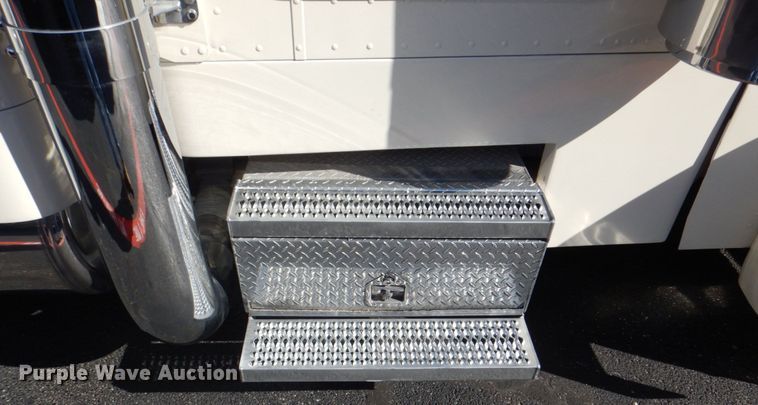 image for item DH7323 2003 Peterbilt 379  semi truck