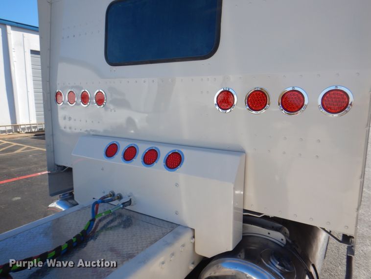 image for item DH7323 2003 Peterbilt 379  semi truck