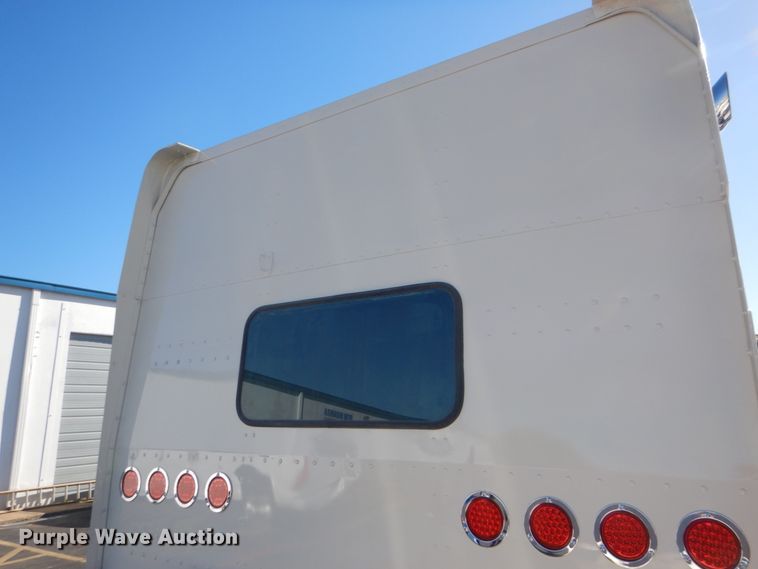 image for item DH7323 2003 Peterbilt 379  semi truck