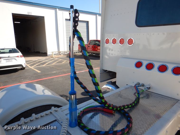 image for item DH7323 2003 Peterbilt 379  semi truck