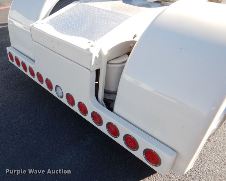 image for item DH7323 2003 Peterbilt 379  semi truck