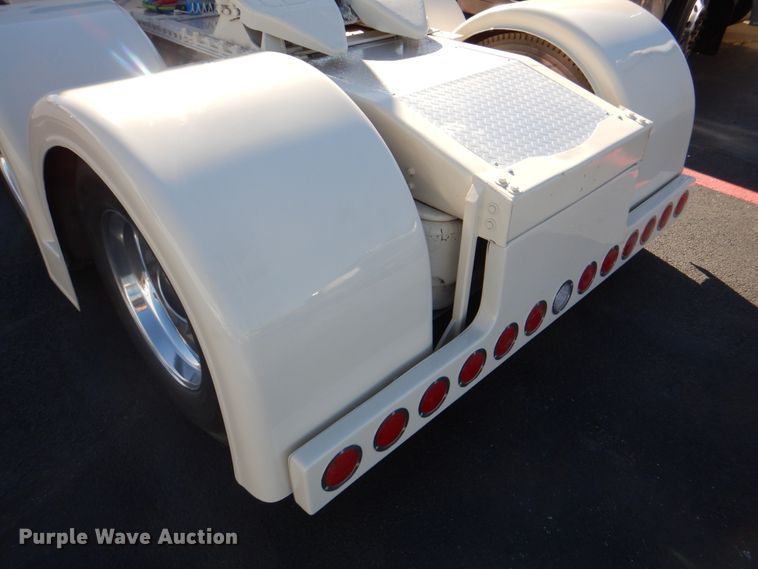 image for item DH7323 2003 Peterbilt 379  semi truck