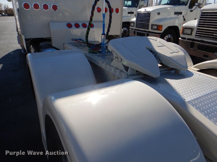 image for item DH7323 2003 Peterbilt 379  semi truck