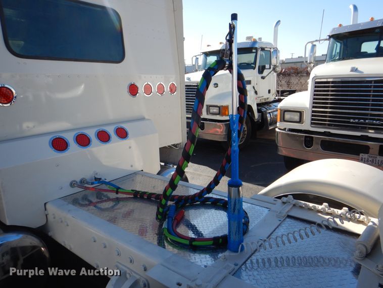 image for item DH7323 2003 Peterbilt 379  semi truck