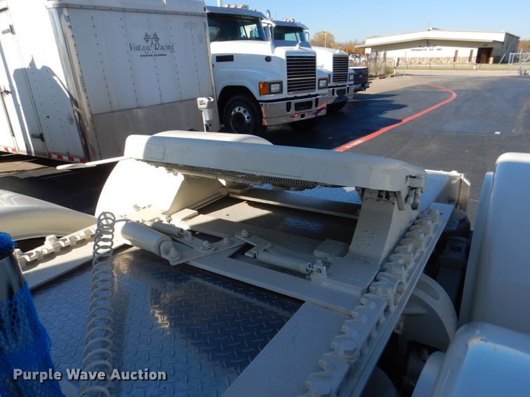 image for item DH7323 2003 Peterbilt 379  semi truck