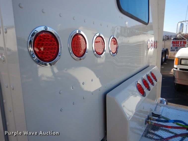 image for item DH7323 2003 Peterbilt 379  semi truck