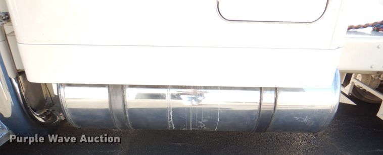 image for item DH7323 2003 Peterbilt 379  semi truck