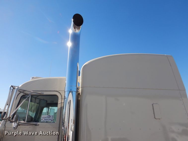 image for item DH7323 2003 Peterbilt 379  semi truck
