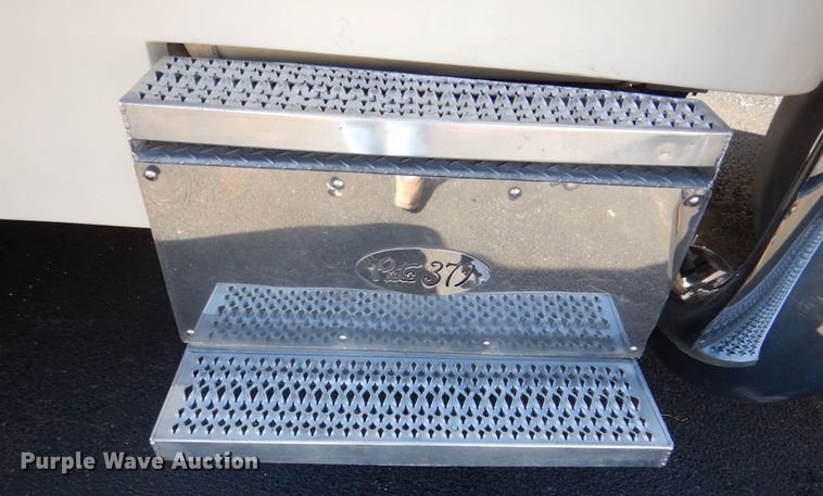 image for item DH7323 2003 Peterbilt 379  semi truck