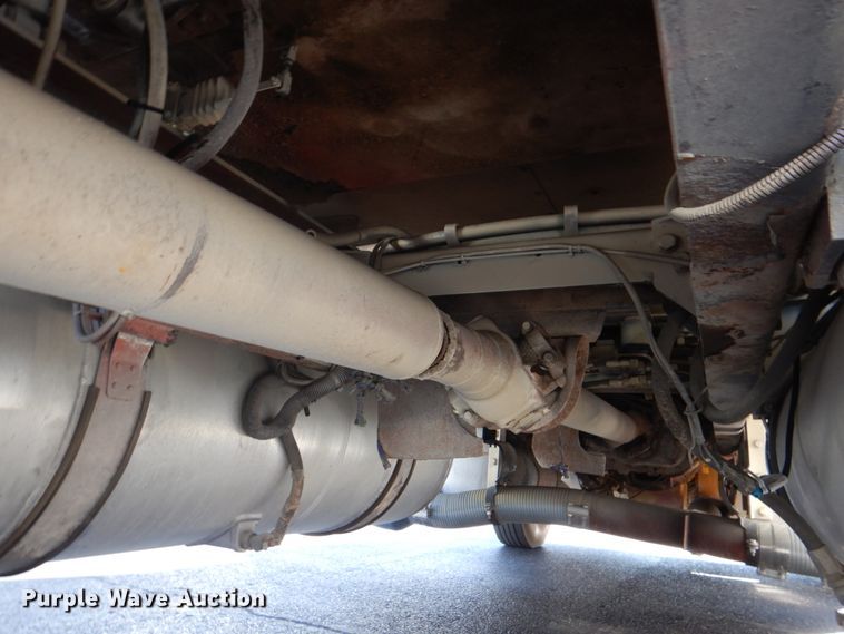 image for item DH7323 2003 Peterbilt 379  semi truck