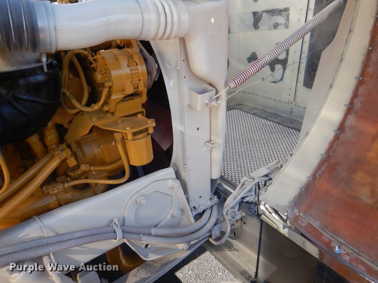 image for item DH7323 2003 Peterbilt 379  semi truck