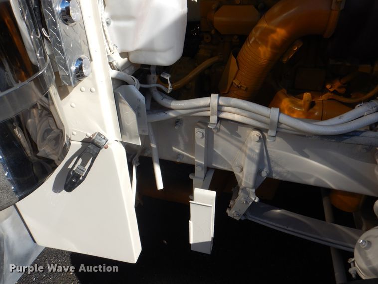 image for item DH7323 2003 Peterbilt 379  semi truck