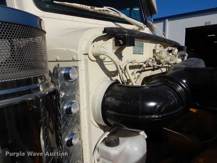 image for item DH7323 2003 Peterbilt 379  semi truck