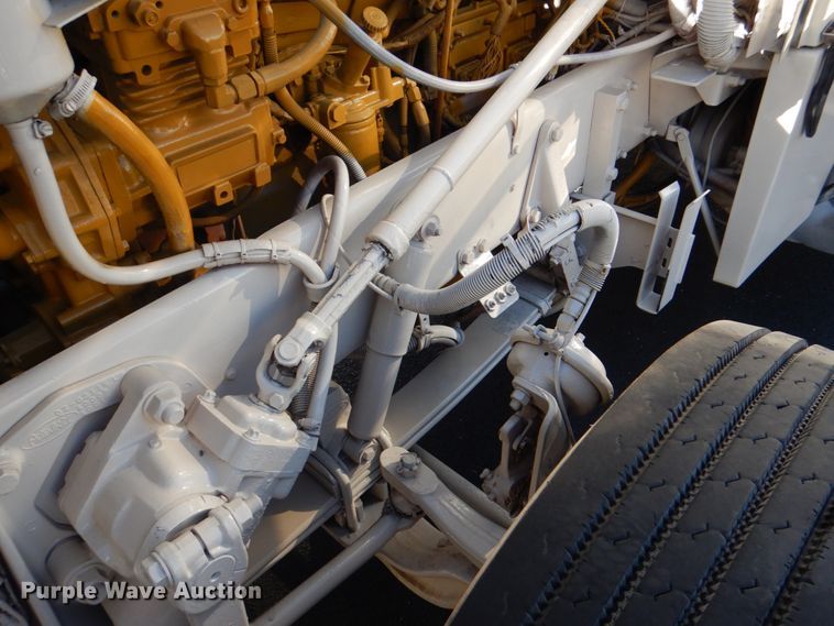 image for item DH7323 2003 Peterbilt 379  semi truck