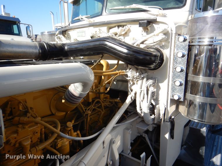 image for item DH7323 2003 Peterbilt 379  semi truck