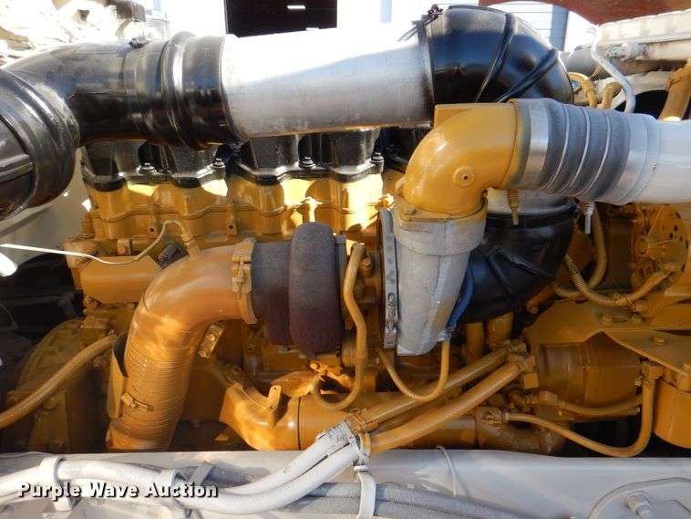 image for item DH7323 2003 Peterbilt 379  semi truck