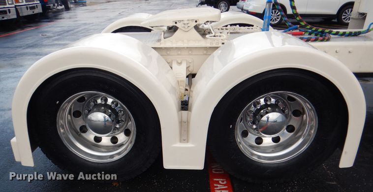 image for item DH7323 2003 Peterbilt 379  semi truck