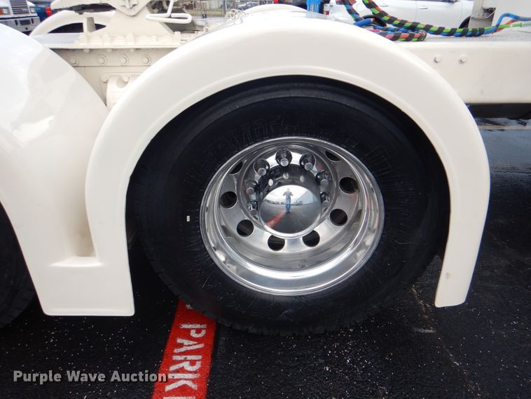 image for item DH7323 2003 Peterbilt 379  semi truck