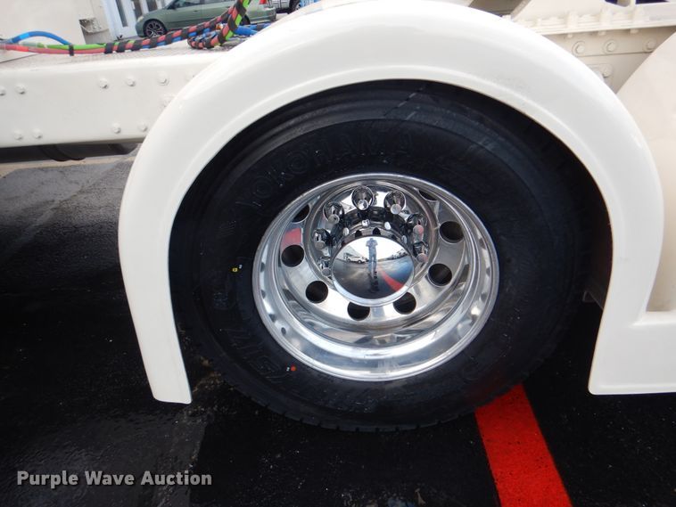 image for item DH7323 2003 Peterbilt 379  semi truck