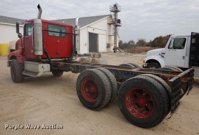 image for item DH8013 1993 International 9200  truck cab and chassis