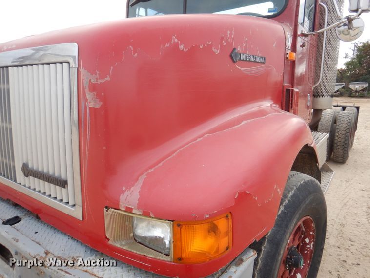 image for item DH8013 1993 International 9200  truck cab and chassis