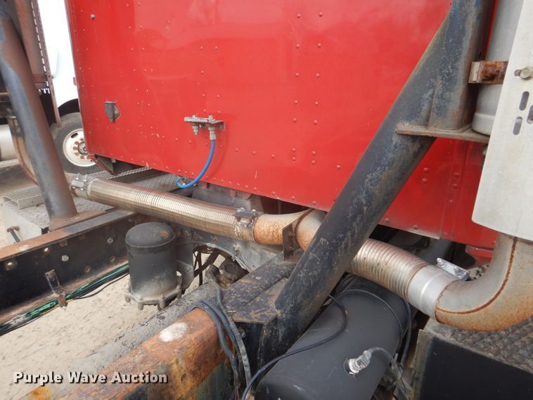 image for item DH8013 1993 International 9200  truck cab and chassis