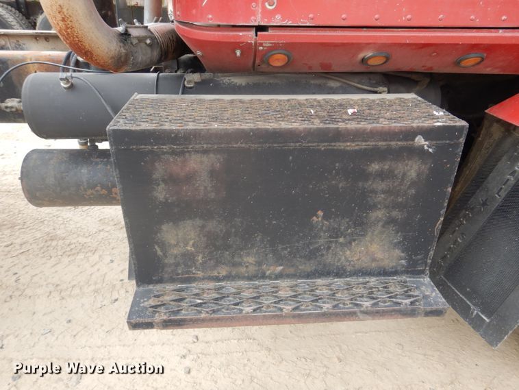 image for item DH8013 1993 International 9200  truck cab and chassis