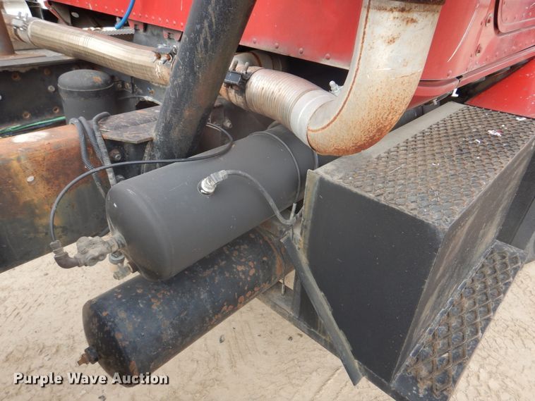 image for item DH8013 1993 International 9200  truck cab and chassis