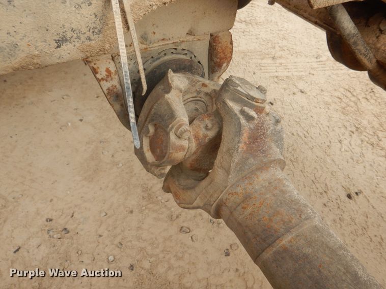 image for item DH8013 1993 International 9200  truck cab and chassis