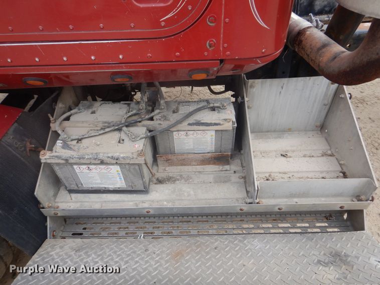 image for item DH8013 1993 International 9200  truck cab and chassis