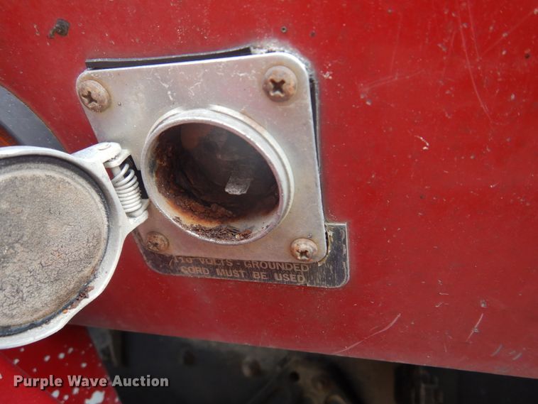 image for item DH8013 1993 International 9200  truck cab and chassis