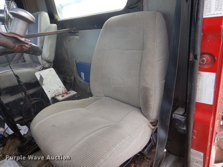 image for item DH8013 1993 International 9200  truck cab and chassis