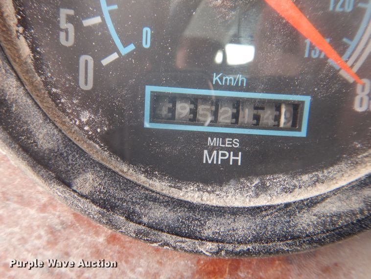 image for item DH8013 1993 International 9200  truck cab and chassis