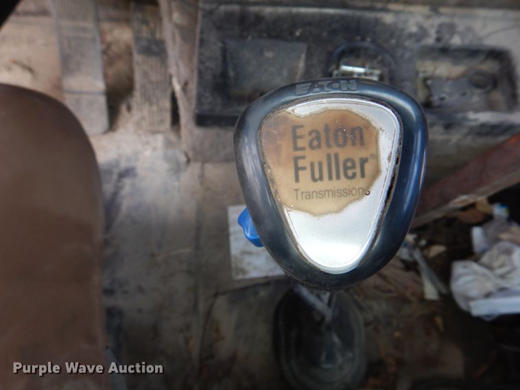 image for item DH8013 1993 International 9200  truck cab and chassis