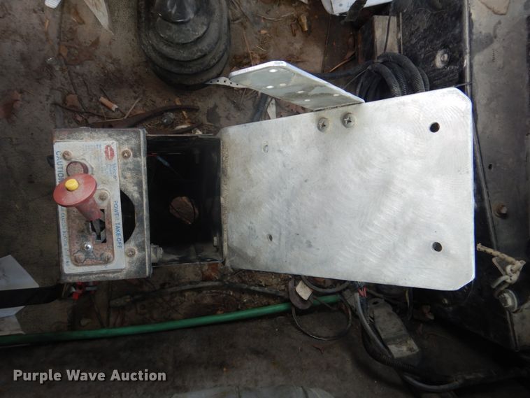 image for item DH8013 1993 International 9200  truck cab and chassis