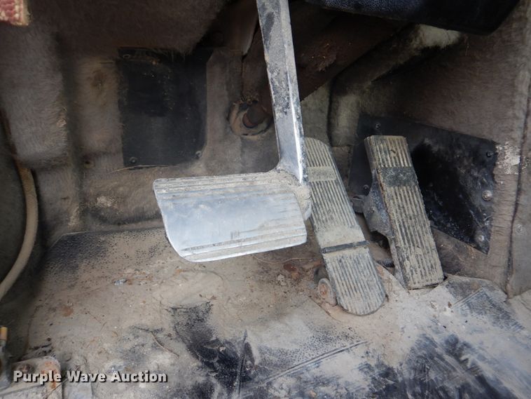 image for item DH8013 1993 International 9200  truck cab and chassis