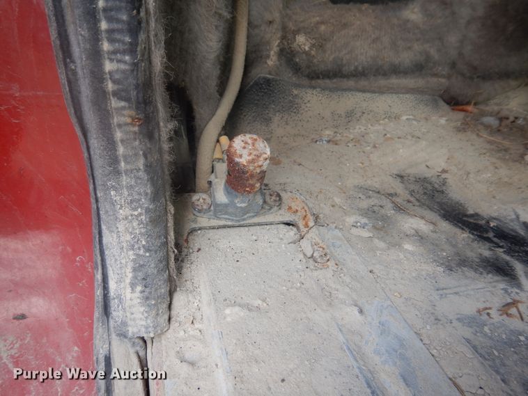 image for item DH8013 1993 International 9200  truck cab and chassis