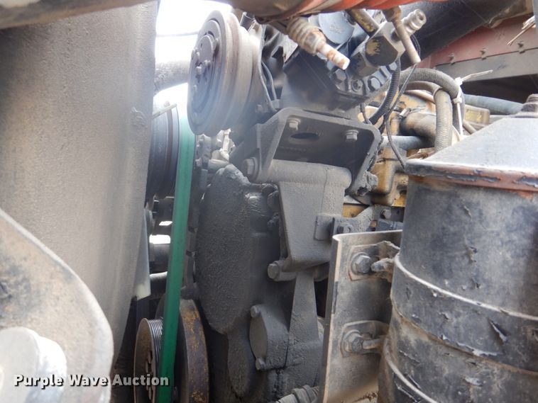 image for item DH8013 1993 International 9200  truck cab and chassis