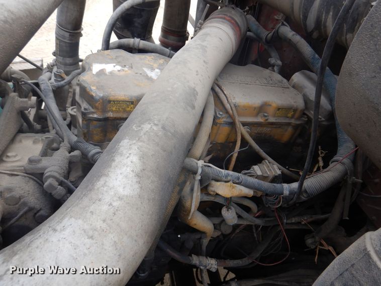 image for item DH8013 1993 International 9200  truck cab and chassis