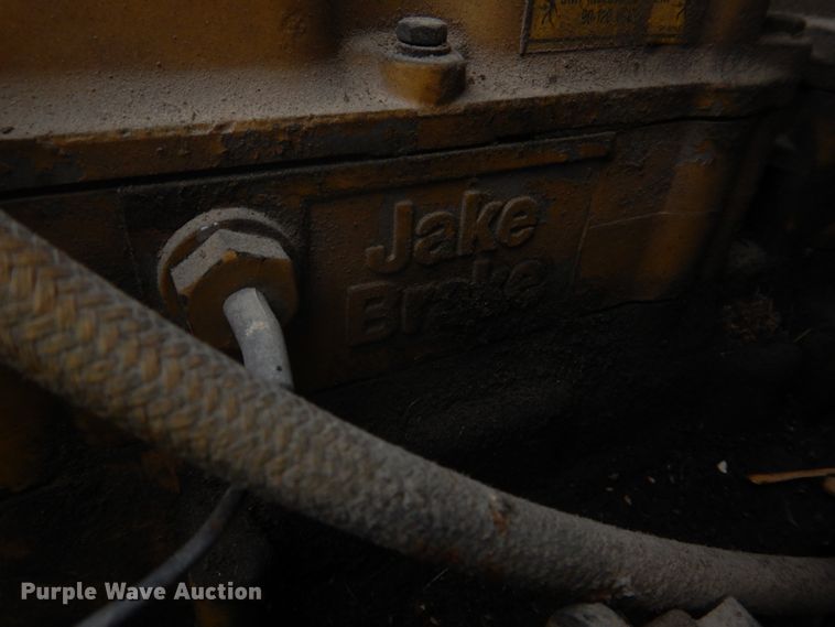 image for item DH8013 1993 International 9200  truck cab and chassis