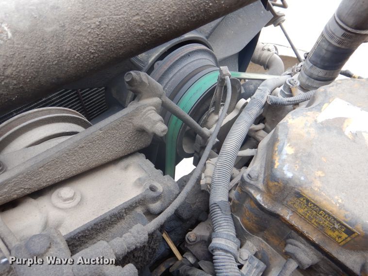 image for item DH8013 1993 International 9200  truck cab and chassis