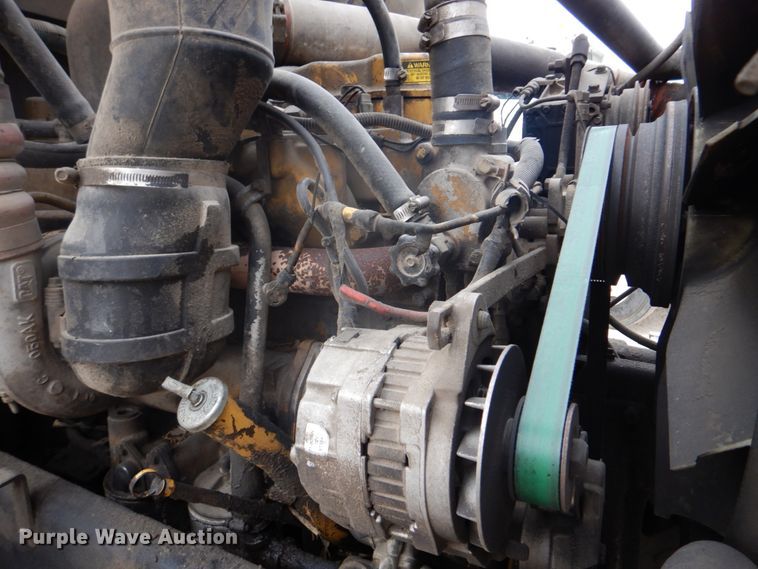 image for item DH8013 1993 International 9200  truck cab and chassis