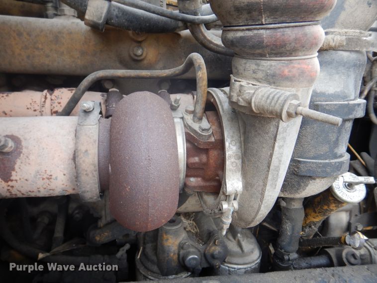 image for item DH8013 1993 International 9200  truck cab and chassis