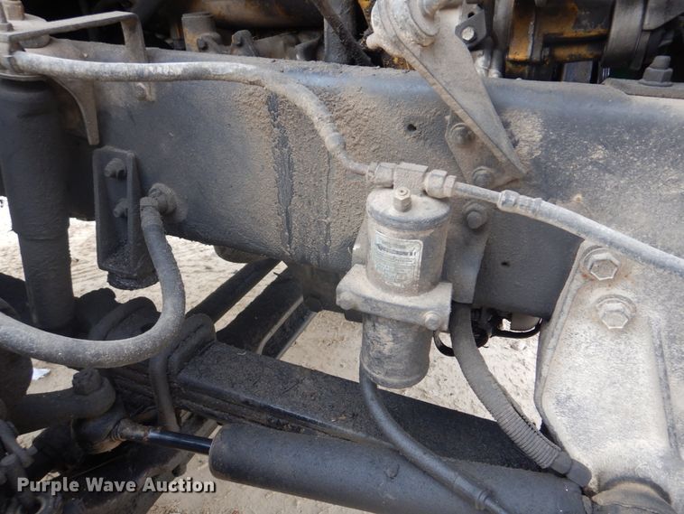 image for item DH8013 1993 International 9200  truck cab and chassis