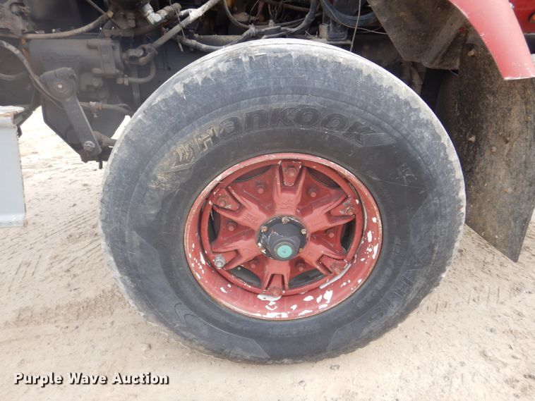 image for item DH8013 1993 International 9200  truck cab and chassis