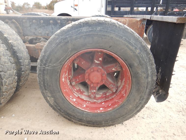 image for item DH8013 1993 International 9200  truck cab and chassis