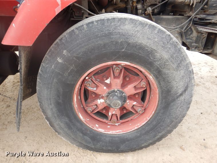 image for item DH8013 1993 International 9200  truck cab and chassis