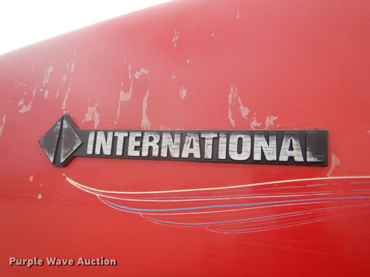 image for item DH8013 1993 International 9200  truck cab and chassis