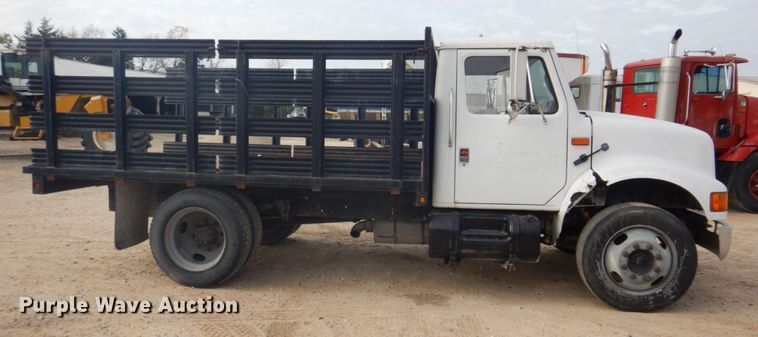 image for item DH8015 1991 International 4600  flatbed truck