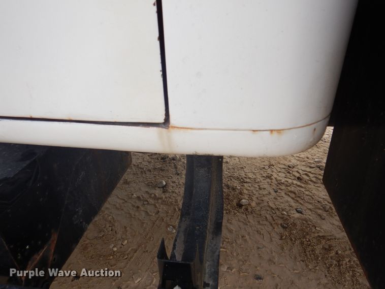 image for item DH8015 1991 International 4600  flatbed truck